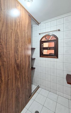 Casa à venda com 240m², 3 quartos e 2 vagas Casa à venda com 240m², 3 quartos e 2 vagasCozinha - dispensa