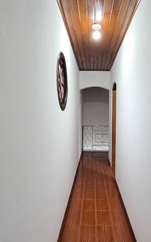 Casa à venda com 240m², 3 quartos e 2 vagas Casa à venda com 240m², 3 quartos e 2 vagasCorredor