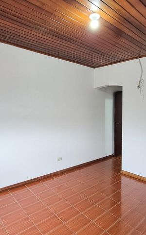 Casa à venda com 240m², 3 quartos e 2 vagas Casa à venda com 240m², 3 quartos e 2 vagasSuíte