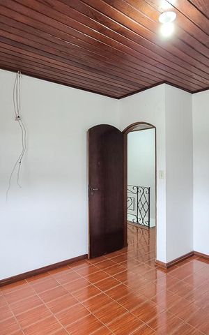 Casa à venda com 240m², 3 quartos e 2 vagas Casa à venda com 240m², 3 quartos e 2 vagasQuarto 2