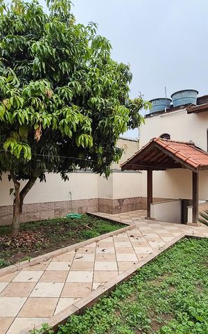 Casa à venda com 240m², 3 quartos e 2 vagas Casa à venda com 240m², 3 quartos e 2 vagasEdícula