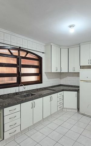 Casa à venda com 240m², 3 quartos e 2 vagas Casa à venda com 240m², 3 quartos e 2 vagasCozinha