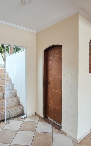 Casa à venda com 240m², 3 quartos e 2 vagas Casa à venda com 240m², 3 quartos e 2 vagasÁrea de Serviço