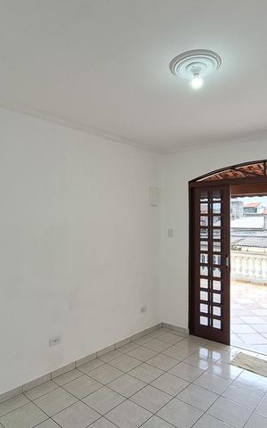 Casa à venda com 240m², 3 quartos e 2 vagas Casa à venda com 240m², 3 quartos e 2 vagasSala