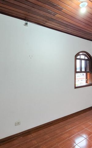 Casa à venda com 240m², 3 quartos e 2 vagas Casa à venda com 240m², 3 quartos e 2 vagasQuarto 1