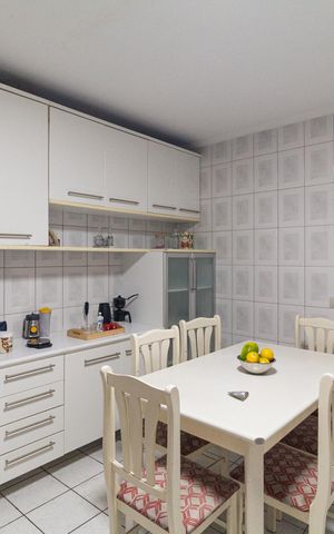 Casa à venda com 170m², 4 quartos e 4 vagas Casa à venda com 170m², 4 quartos e 4 vagasCozinha