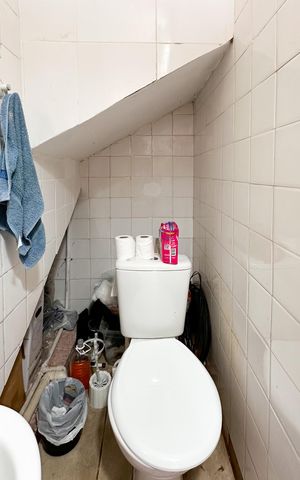 Casa à venda com 210m², 4 quartos e 2 vagas Casa à venda com 210m², 4 quartos e 2 vagasLavabo - Casa 2