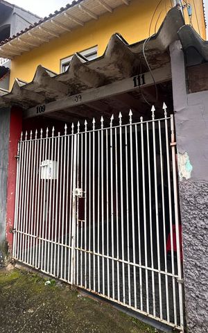 Casa à venda com 210m², 4 quartos e 2 vagas Casa à venda com 210m², 4 quartos e 2 vagasFachada