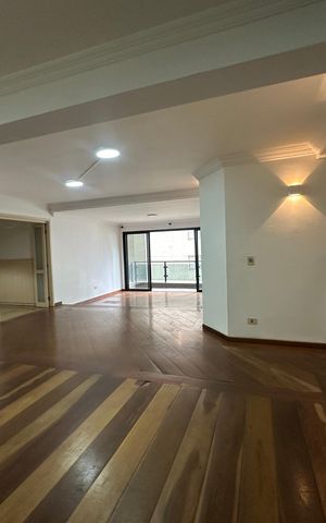 Apartamento à venda com 164m², 3 quartos e 2 vagas Apartamento à venda com 164m², 3 quartos e 2 vagasSala