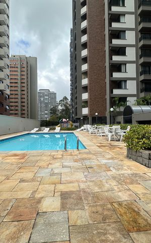Apartamento à venda com 164m², 3 quartos e 2 vagas Apartamento à venda com 164m², 3 quartos e 2 vagasÁrea comum - Piscina