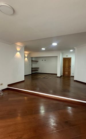 Apartamento à venda com 164m², 3 quartos e 2 vagas Apartamento à venda com 164m², 3 quartos e 2 vagasSala