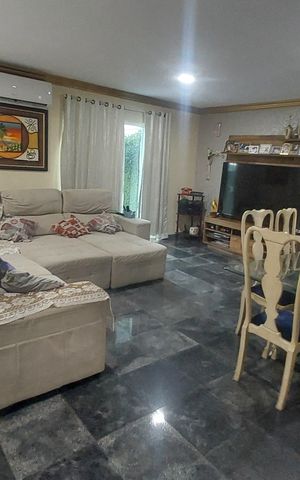 Casa de condomínio à venda com 159m², 4 quartos e 5 vagas Casa de condomínio à venda com 159m², 4 quartos e 5 vagasSala