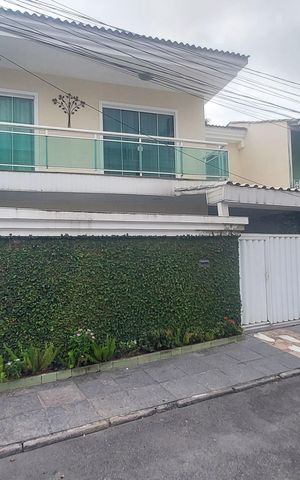 Casa de condomínio à venda com 159m², 4 quartos e 5 vagas Casa de condomínio à venda com 159m², 4 quartos e 5 vagasFachada