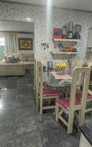 Casa de condomínio à venda com 159m², 4 quartos e 5 vagas Casa de condomínio à venda com 159m², 4 quartos e 5 vagasCozinha