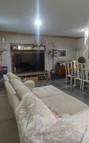 Casa de condomínio à venda com 159m², 4 quartos e 5 vagas Casa de condomínio à venda com 159m², 4 quartos e 5 vagasSala
