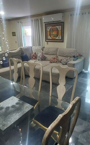 Casa de condomínio à venda com 159m², 4 quartos e 5 vagas Casa de condomínio à venda com 159m², 4 quartos e 5 vagasSala