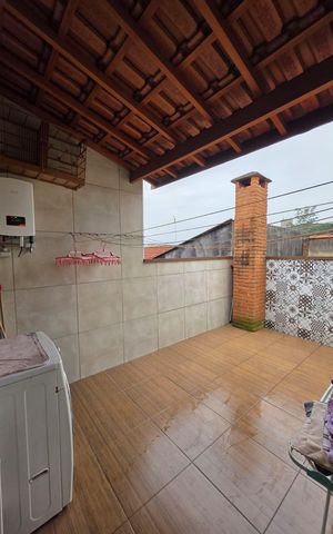 Casa à venda com 180m², 3 quartos e 2 vagas Casa à venda com 180m², 3 quartos e 2 vagasÁrea externa