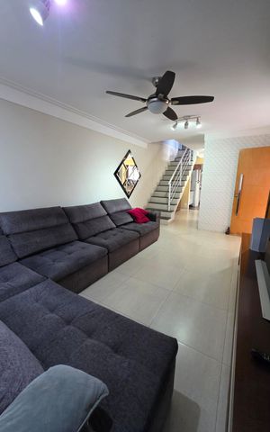 Casa à venda com 180m², 3 quartos e 2 vagas Casa à venda com 180m², 3 quartos e 2 vagasSala