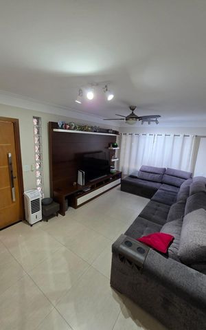 Casa à venda com 180m², 3 quartos e 2 vagas Casa à venda com 180m², 3 quartos e 2 vagasSala