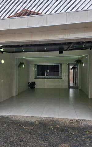 Casa à venda com 180m², 3 quartos e 2 vagas Casa à venda com 180m², 3 quartos e 2 vagasÁrea externa