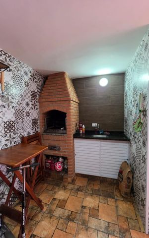 Casa à venda com 180m², 3 quartos e 2 vagas Casa à venda com 180m², 3 quartos e 2 vagasÁrea externa