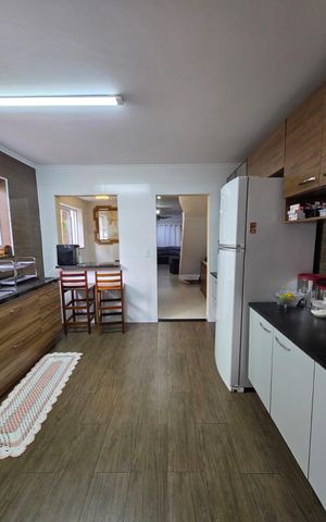 Casa à venda com 180m², 3 quartos e 2 vagas Casa à venda com 180m², 3 quartos e 2 vagasCozinha