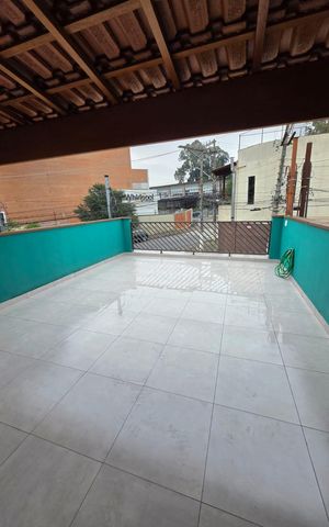 Casa à venda com 180m², 3 quartos e 2 vagas Casa à venda com 180m², 3 quartos e 2 vagasÁrea externa