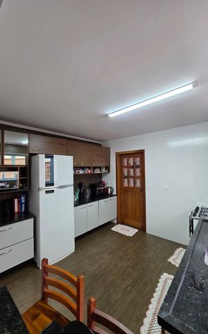Casa à venda com 180m², 3 quartos e 2 vagas Casa à venda com 180m², 3 quartos e 2 vagasCozinha