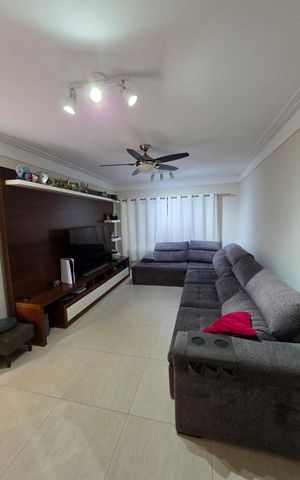 Casa à venda com 180m², 3 quartos e 2 vagas Casa à venda com 180m², 3 quartos e 2 vagasSala