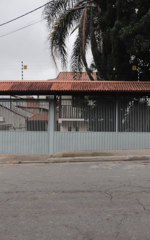 Casa à venda com 600m², 6 quartos e 6 vagasFachada