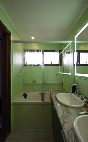 Apartamento à venda com 271m², 5 quartos e 4 vagasBanheiro Suíte 2
