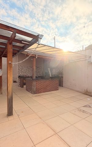 Casa à venda com 169m², 3 quartos e 6 vagasQuintal com Churrasqueira