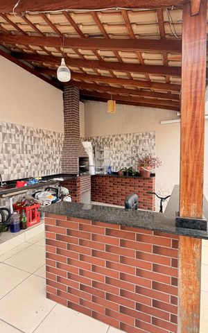 Casa à venda com 169m², 3 quartos e 6 vagasQuintal com Churrasqueira