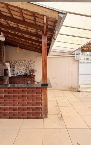 Casa à venda com 169m², 3 quartos e 6 vagasQuintal com Churrasqueira