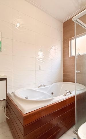 Casa à venda com 169m², 3 quartos e 6 vagasBanheiro da Suíte