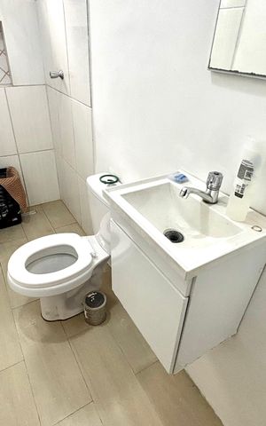 Casa para alugar com 50m², 1 quarto e 1 vaga Casa para alugar com 50m², 1 quarto e 1 vagaBanheiro