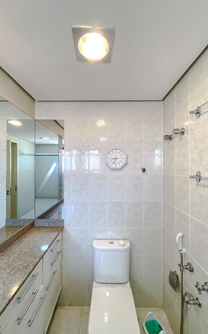 Apartamento à venda com 107m², 3 quartos e 2 vagas Apartamento à venda com 107m², 3 quartos e 2 vagasBanheiro da Suíte
