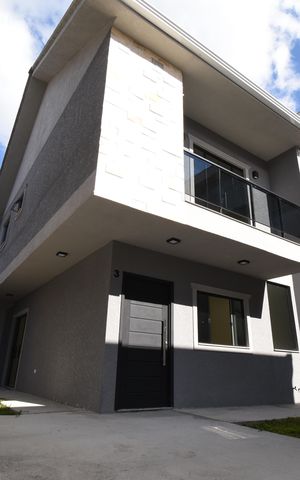 Casa à venda com 110m², 3 quartos e 2 vagasÁrea externa