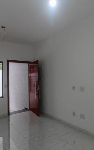 Casa à venda com 110m², 3 quartos e 2 vagas Casa à venda com 110m², 3 quartos e 2 vagasSala