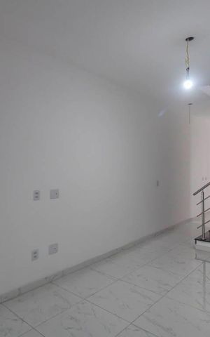 Casa à venda com 110m², 3 quartos e 2 vagas Casa à venda com 110m², 3 quartos e 2 vagasSala