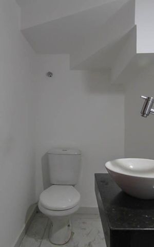 Casa à venda com 110m², 3 quartos e 2 vagas Casa à venda com 110m², 3 quartos e 2 vagasLavabo
