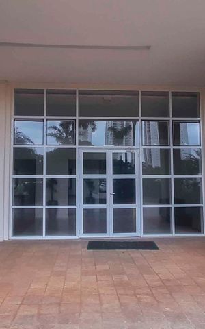 Apartamento à venda com 171m², 3 quartos e 3 vagas Apartamento à venda com 171m², 3 quartos e 3 vagasFachada e portaria