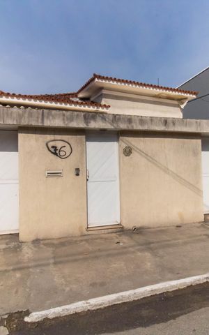 Casa à venda com 70m², 2 quartos e 1 vaga Casa à venda com 70m², 2 quartos e 1 vagaFachada