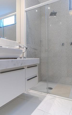 Apartamento à venda com 284m², 3 quartos e 2 vagas Apartamento à venda com 284m², 3 quartos e 2 vagasBanheiro da Suíte 1