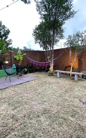 Casa para alugar com 220m², 4 quartos e 2 vagas Casa para alugar com 220m², 4 quartos e 2 vagasJardim / Quintal