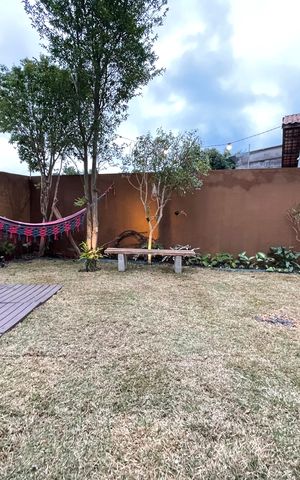 Casa para alugar com 220m², 4 quartos e 2 vagas Casa para alugar com 220m², 4 quartos e 2 vagasJardim / Quintal