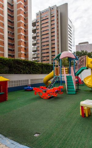 Apartamento à venda com 160m², 3 quartos e 2 vagas Apartamento à venda com 160m², 3 quartos e 2 vagasÁrea comum - Playground