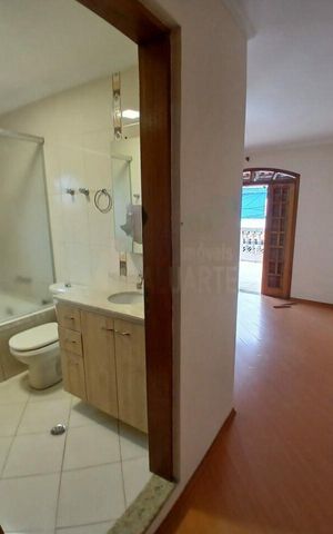 Casa à venda com 214m², 3 quartos e 4 vagas