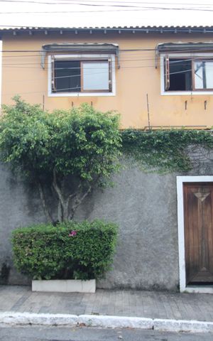 Casa para alugar com 160m², 3 quartos e 4 vagasFachada