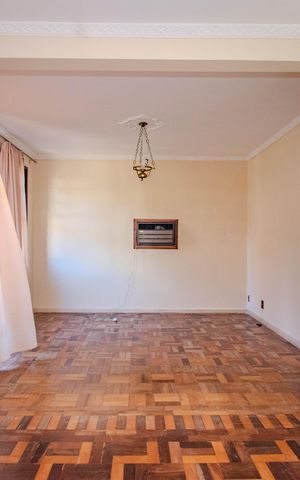 Casa à venda com 95m², 2 quartos e 2 vagas Casa à venda com 95m², 2 quartos e 2 vagasSala